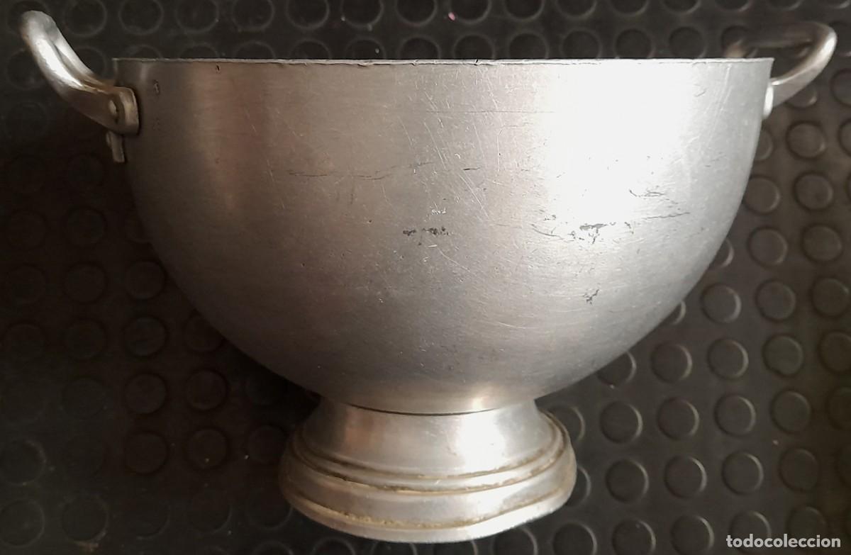 Vintage: Antigua sopera de aluminio. - Foto 6