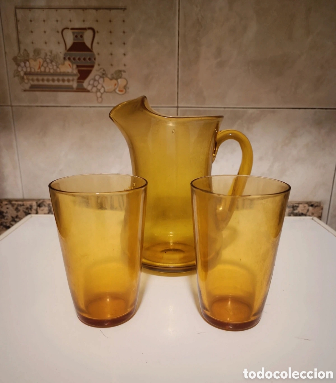 Vintage: Jarra y dos vasos de color &aacute;mbar