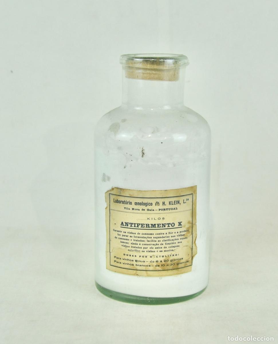 Vintage: Bote de farmacia con producto enol&oacute;gico