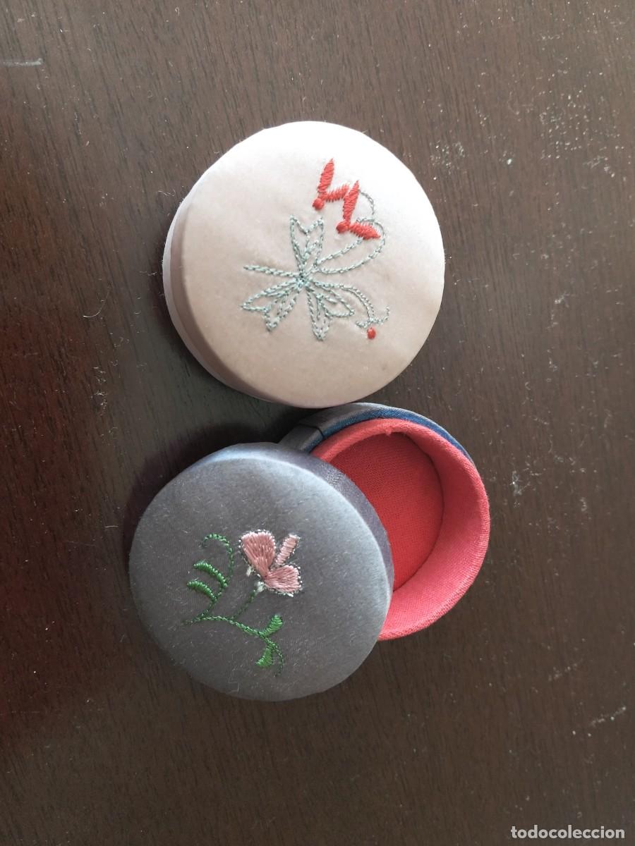 Vintage: 2 CAJITAS SATEN BORDADO
