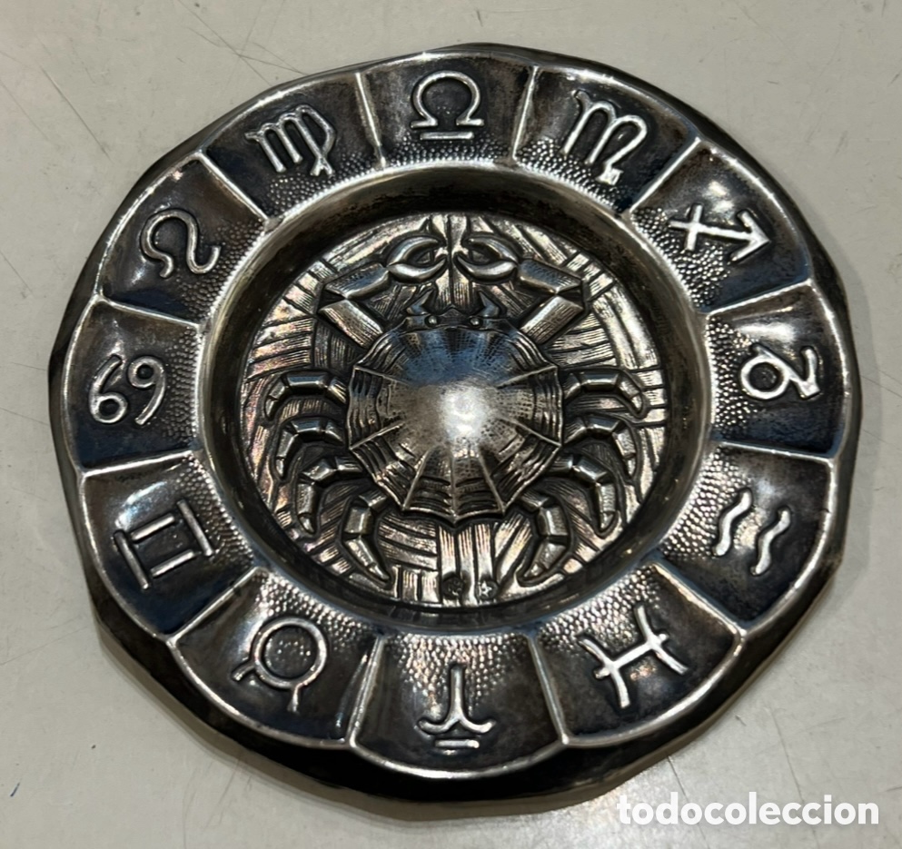 Vintage: Plato peque&ntilde;o / Cenicero. Hor&oacute;scopo. Plata. Con punz&oacute;n. A&ntilde;os 70.