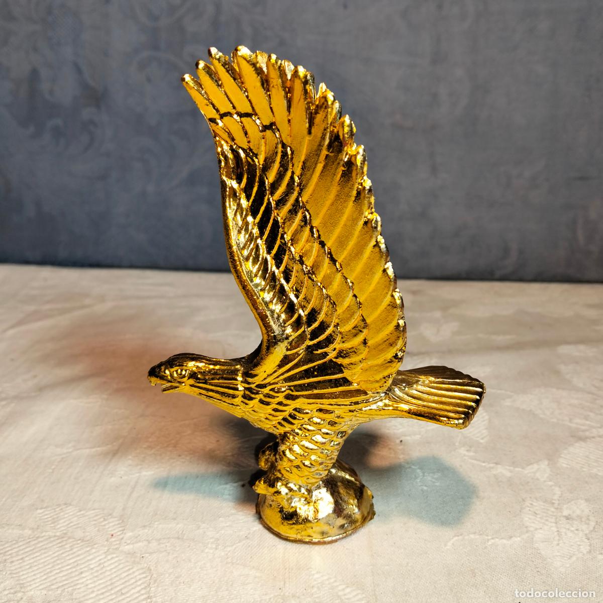 Vintage: Figura decorativa &aacute;guila color dorado alas abiertas decoraci&oacute;n vintage tap&oacute;n de botella