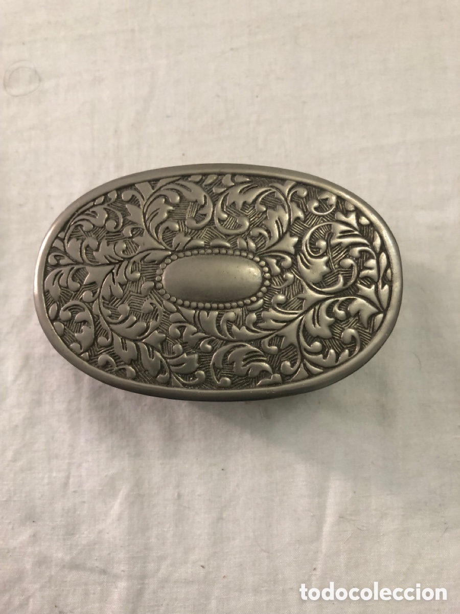 Vintage: Caja en metal labrada