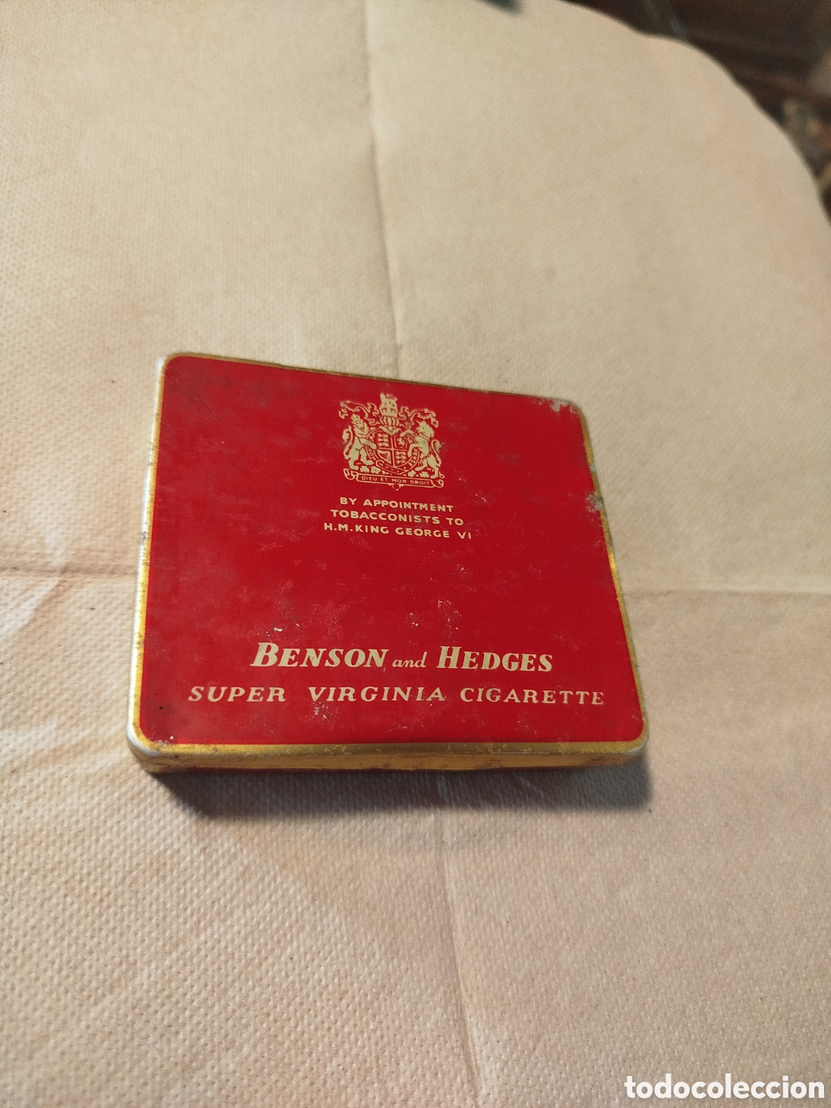 Vintage: Caja de lata de cigarrillos BENSON and HEDGES