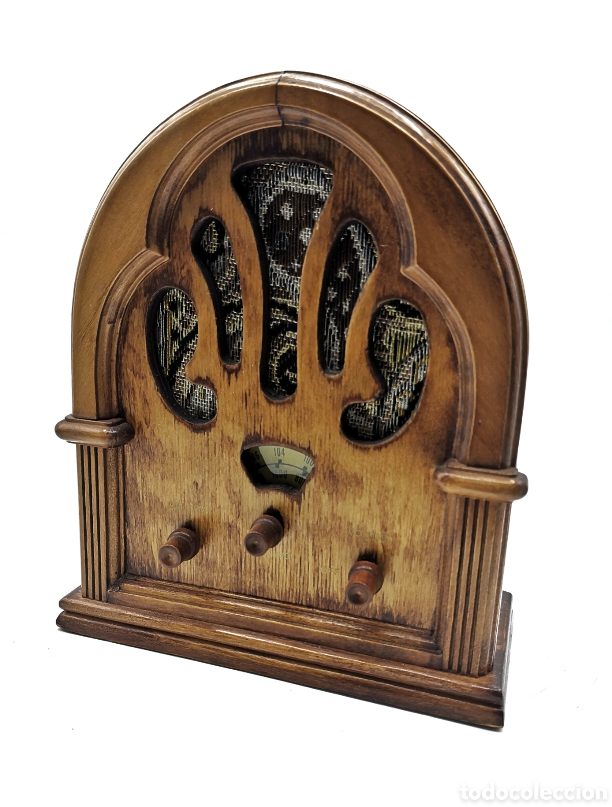 Vintage: RADIO VINTAGE DE MADERA CON UN ESTILO CL&Aacute;SICO O DE CAPILLA