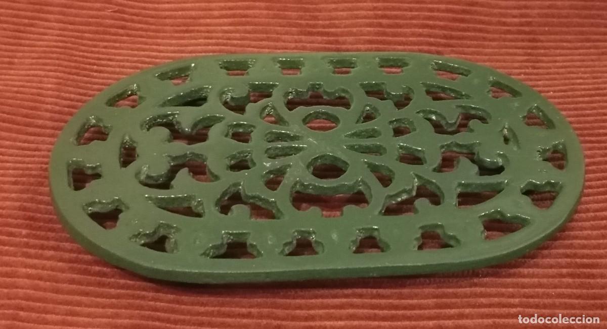 Vintage: Salvamanteles Vintage Hierro Fundido Verde