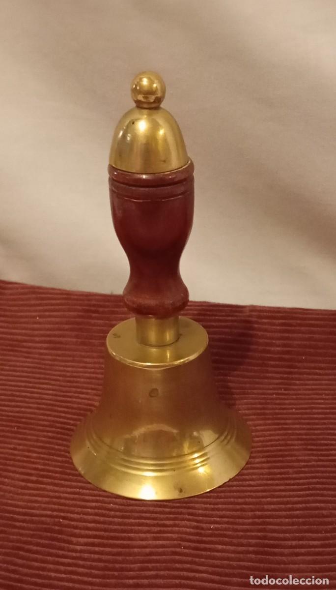 Vintage: Campana de lat&oacute;n vintage con mango