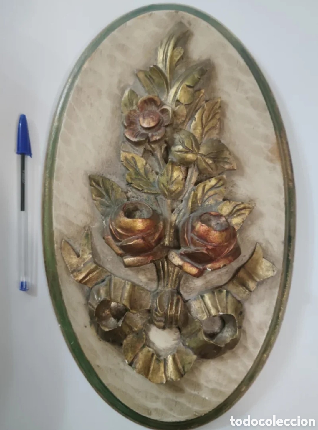 Vintage: Cuadro de madera tallada, con motivos florales