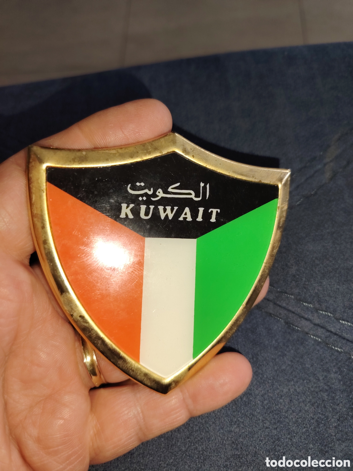 Vintage: Chapa con adhesivo, Kuwait,f&uacute;tbol, vintage