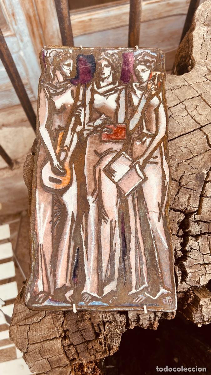 Vintage: Placa de colgar o bandeja tarjetero de bronce y esmaltes alegor&iacute;a drama pintura m&uacute;sica artes 28x14cm