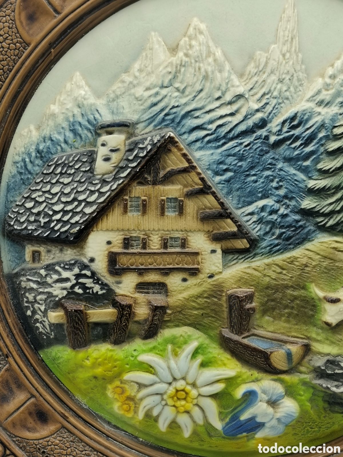 Vintage: PLATO EN RELIEVE QUE REPRESENTA CASA SUIZA Y MONTA&Ntilde;AS - Foto 2