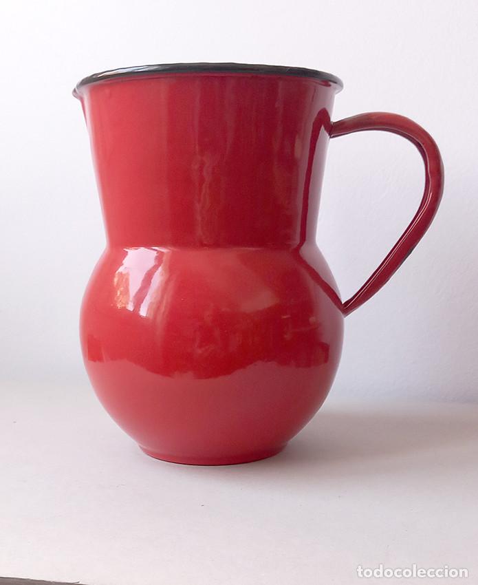 Vintage: Jarra de porcelana met&aacute;lica. 18 cm alto