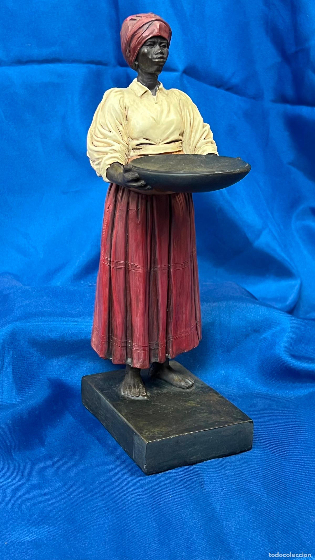 Vintage: Figura Vintage de Sirvienta de Recibidor en Resina Pol&iacute;croma. Vac&iacute;abolsillos / Portallaves de Sobrem
