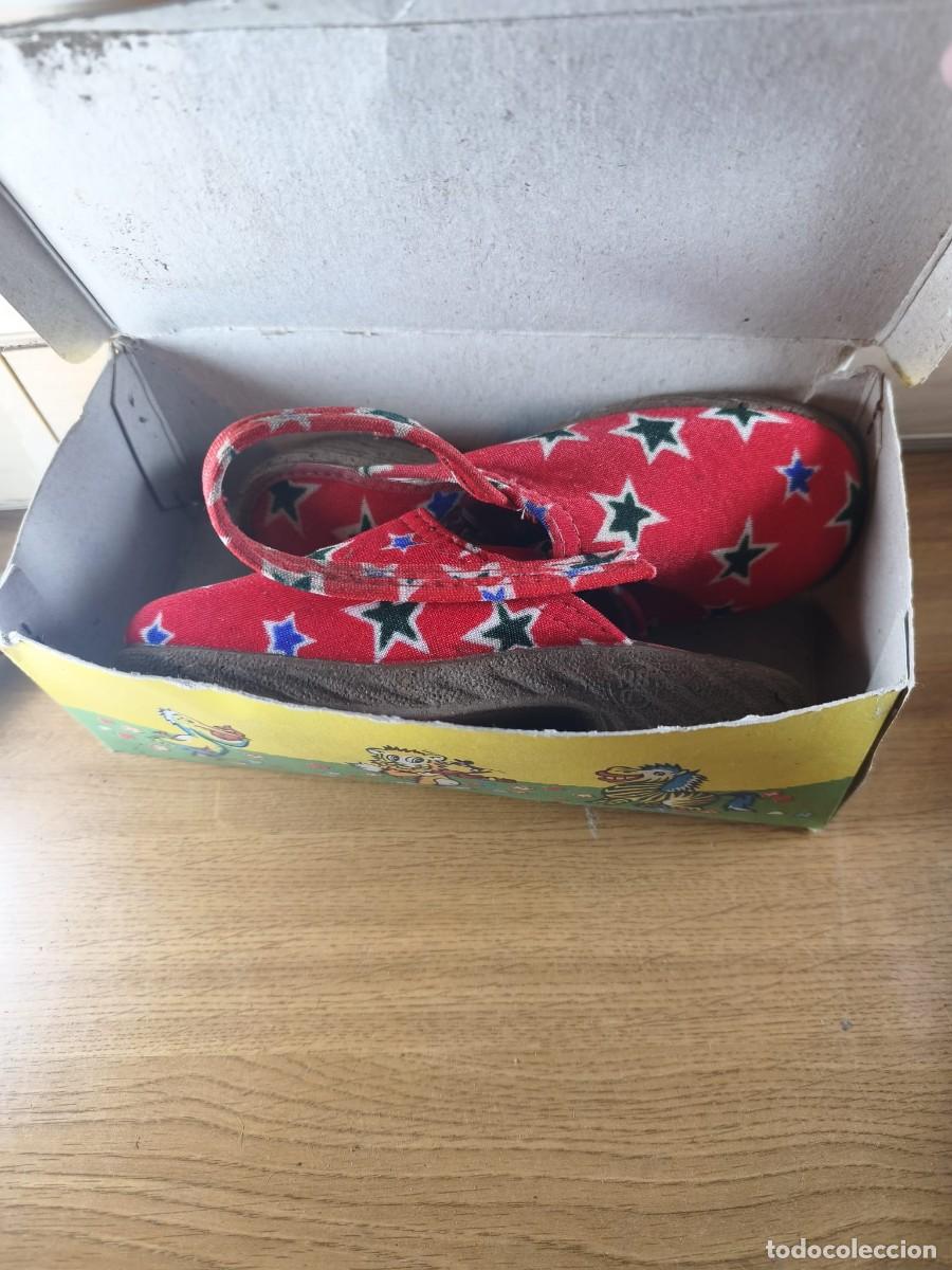 Vintage: Zuecos / Sandalias infantiles vintage a&ntilde;os 70/80 - Estampado estrellas rojas - Con caja original