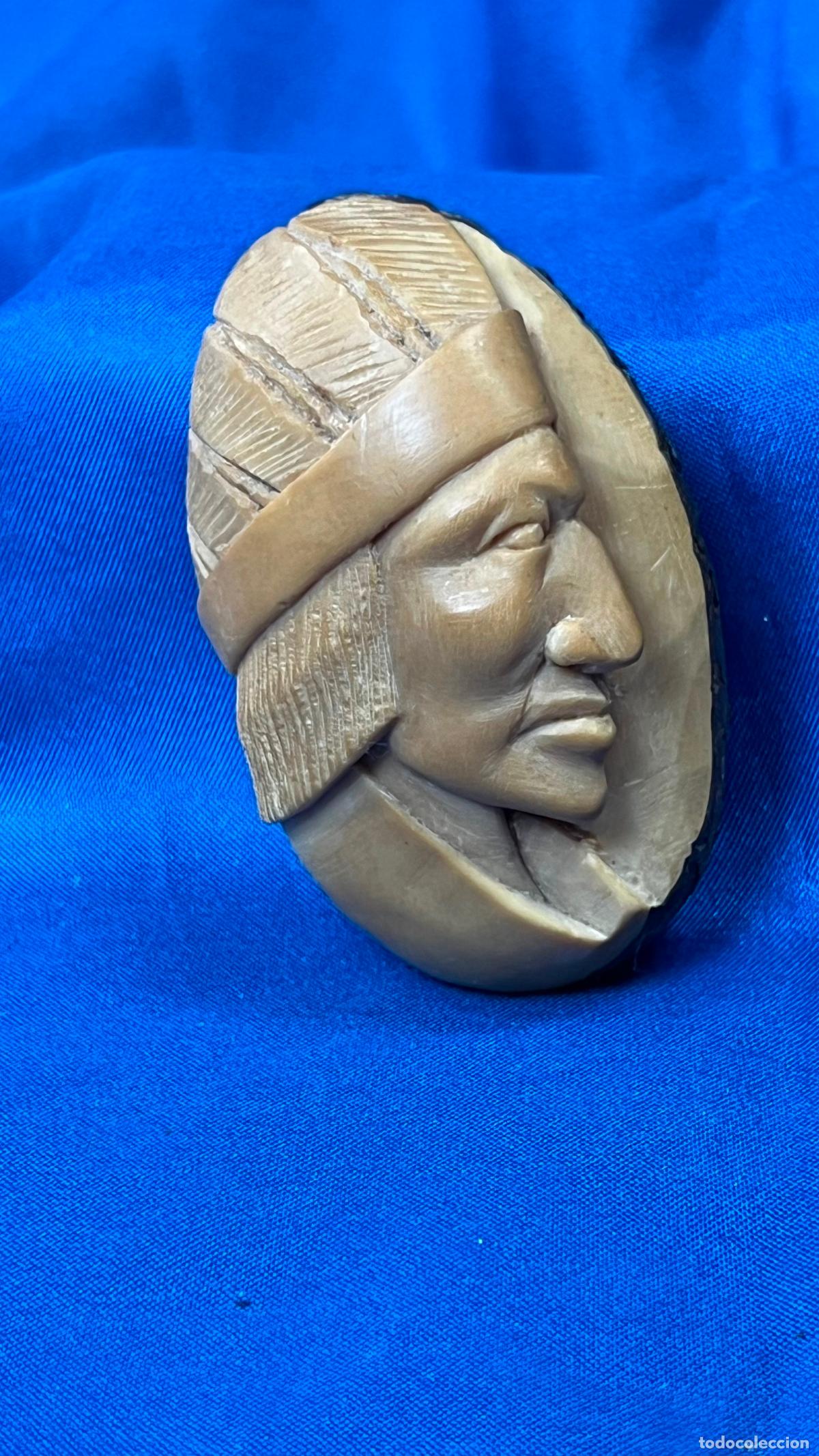 Vintage: Talla de Cabeza de Indio Nativo Americano en Semilla de Tagua (Marfil Vegetal). Miniatura Vintage