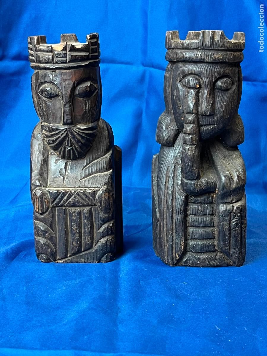 Vintage: Sujetalibros reyes catolicos en Madera Tallada R&uacute;stica. Esculturas de Estilo Medieval / Ajedrez