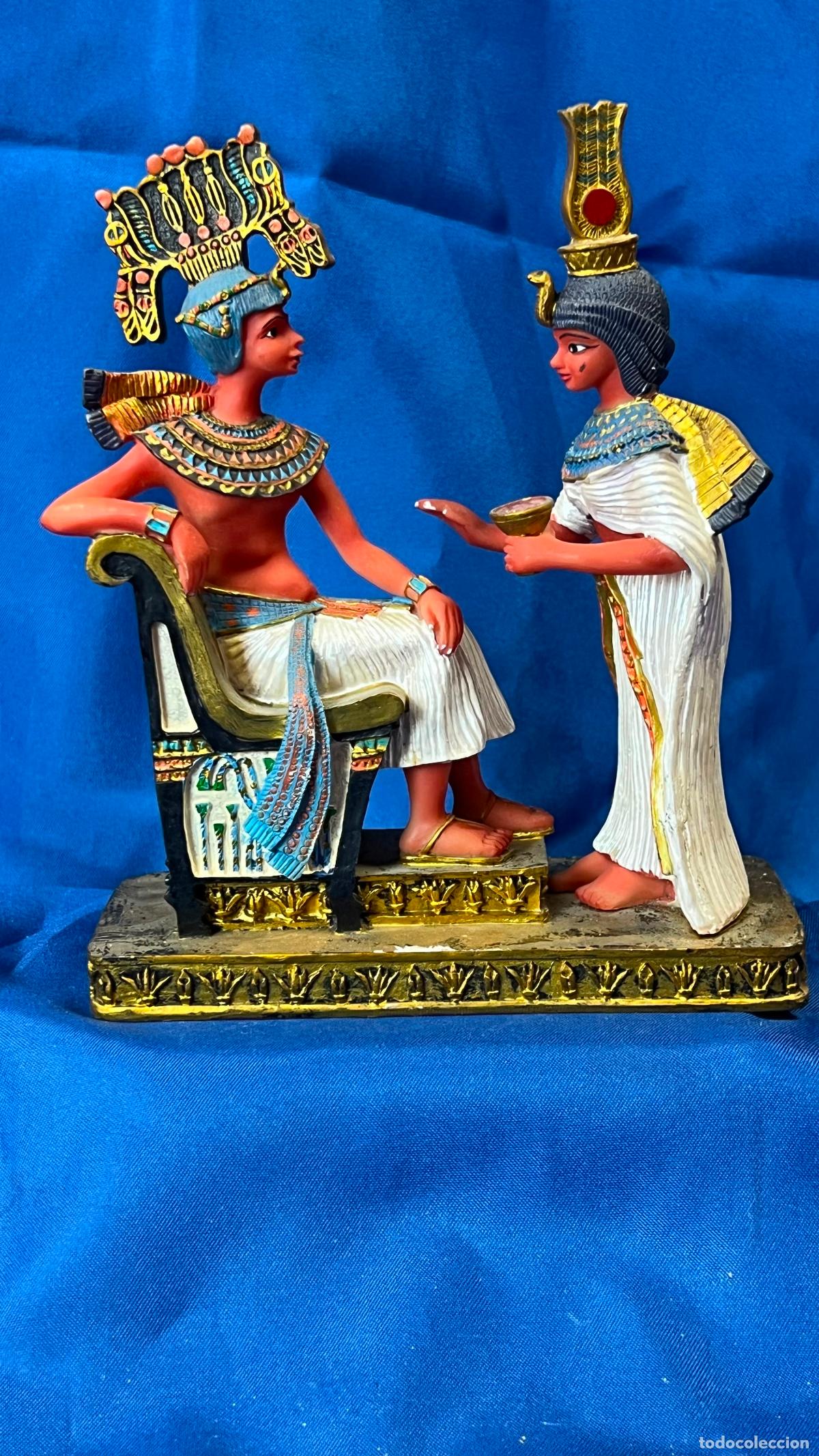 Vintage: Antiguo Diorama Egipcio de Fara&oacute;n en el Trono y Sacerdotisa Pol&iacute;cromo. Escultura Mitolog&iacute;a Vintage