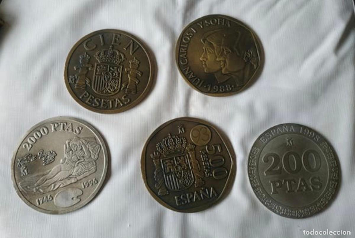 Vintage: Posavasos metal de las monedas de espa&ntilde;a la peseta