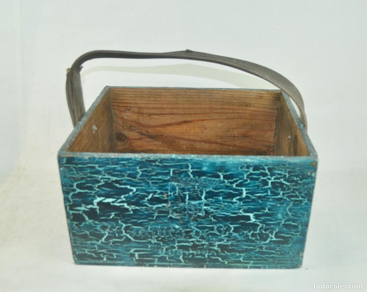 Vintage: Caja asa de cuero y pintura craquelada