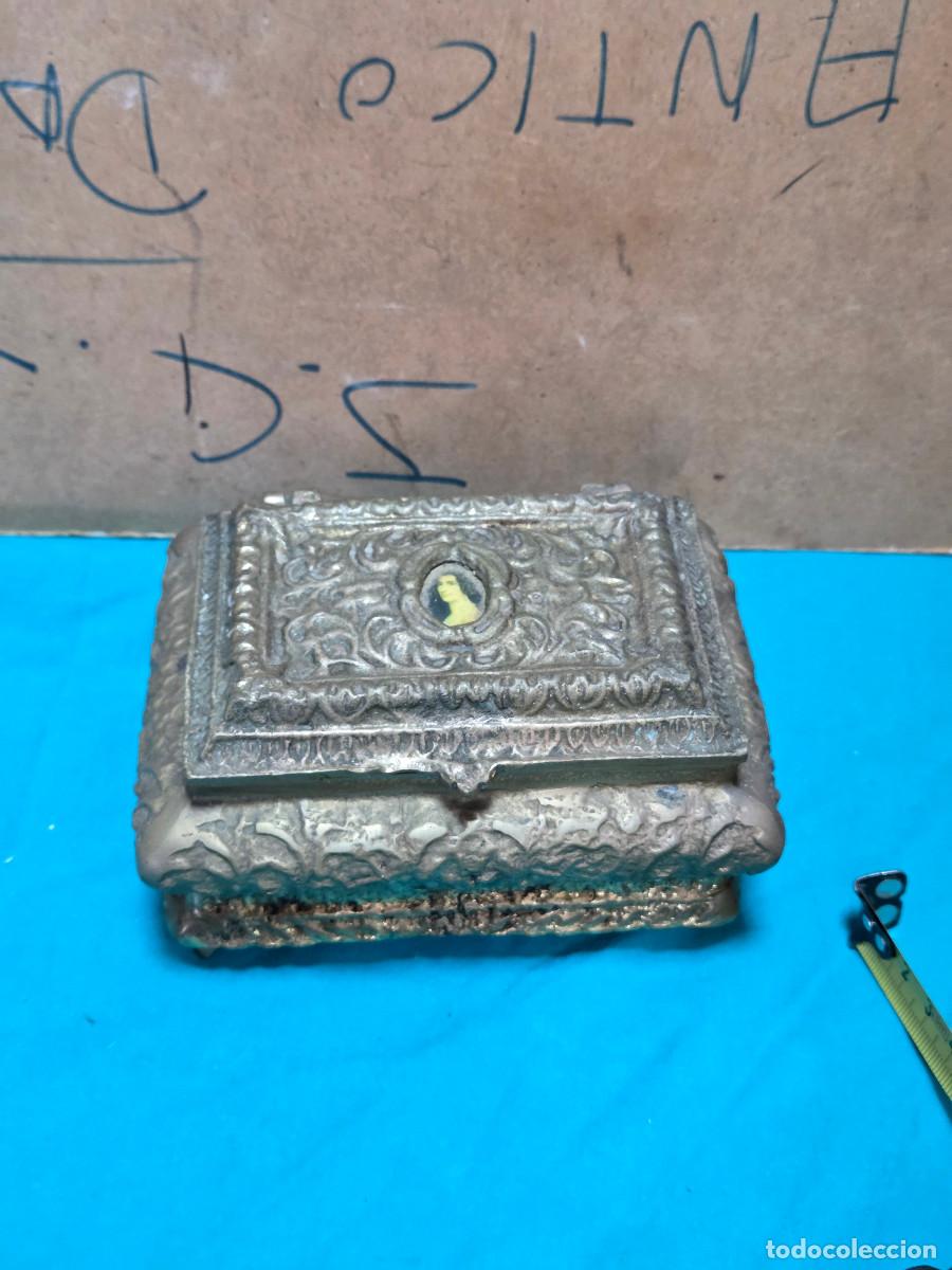 Vintage: caja de bronce vintage