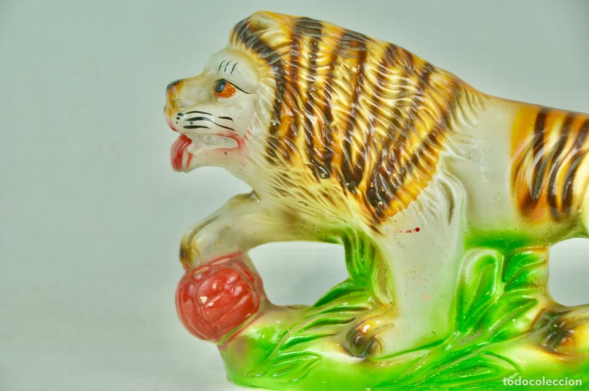 Vintage: Figura le&oacute;n escayola - Foto 2