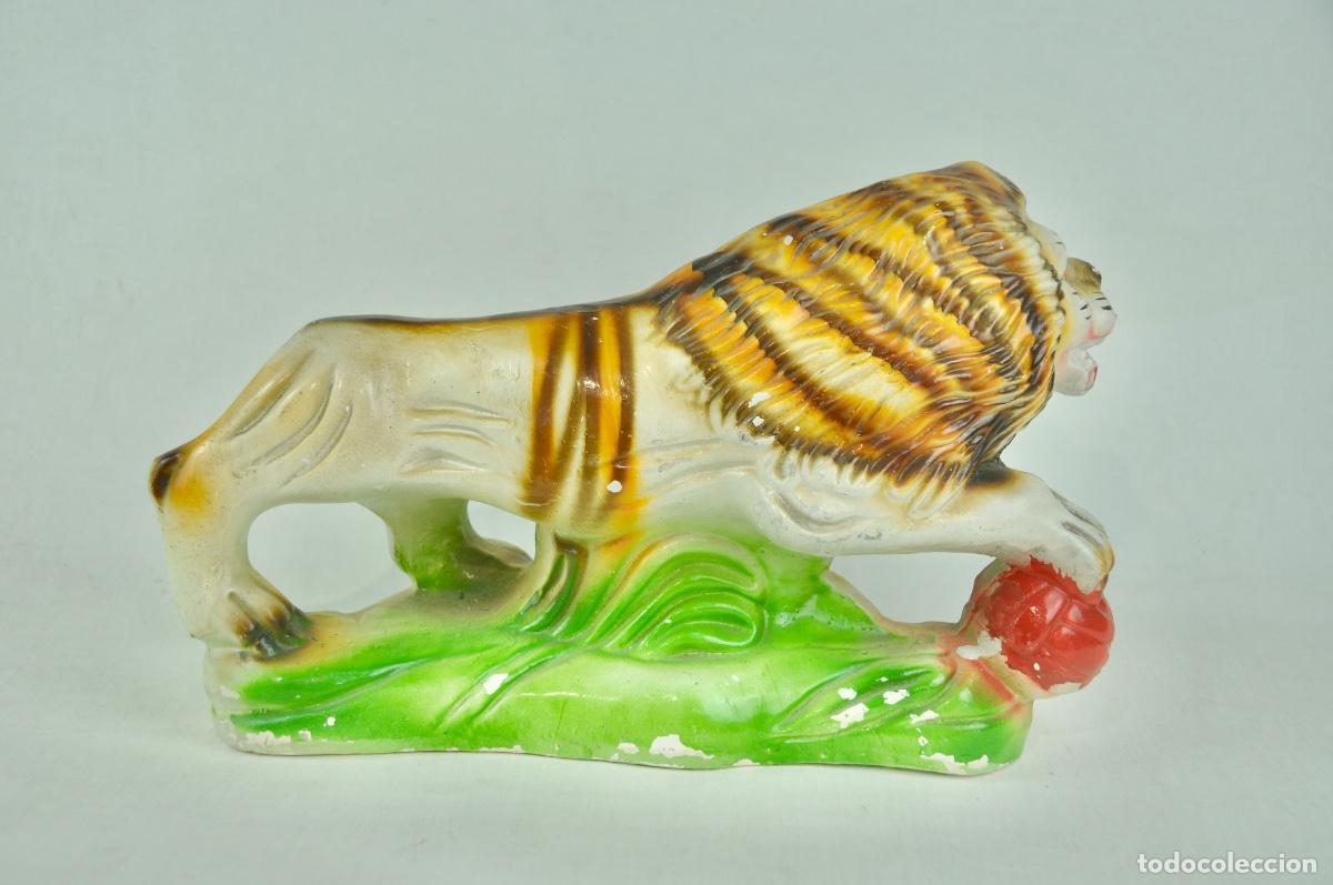 Vintage: Figura le&oacute;n escayola - Foto 7