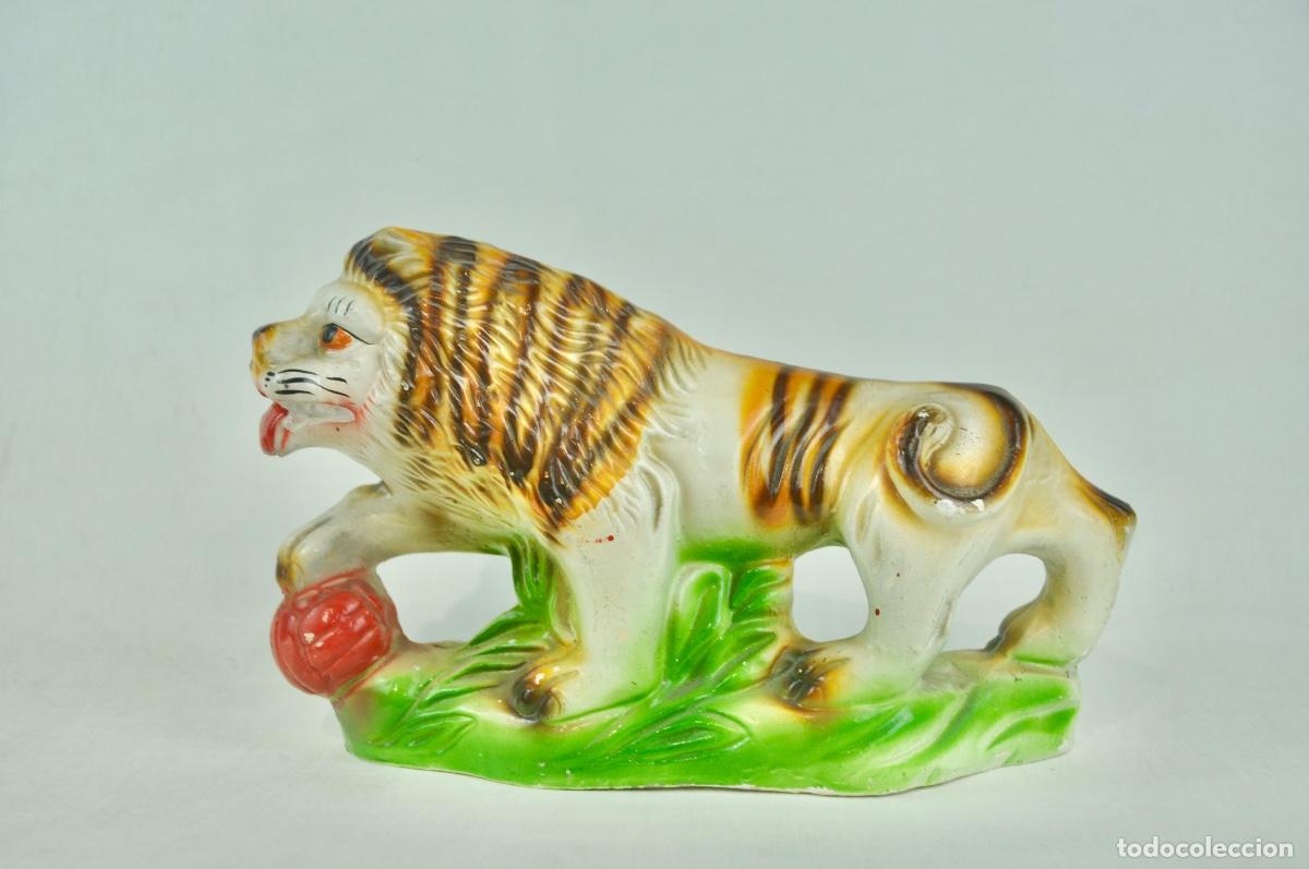 Vintage: Figura le&oacute;n escayola