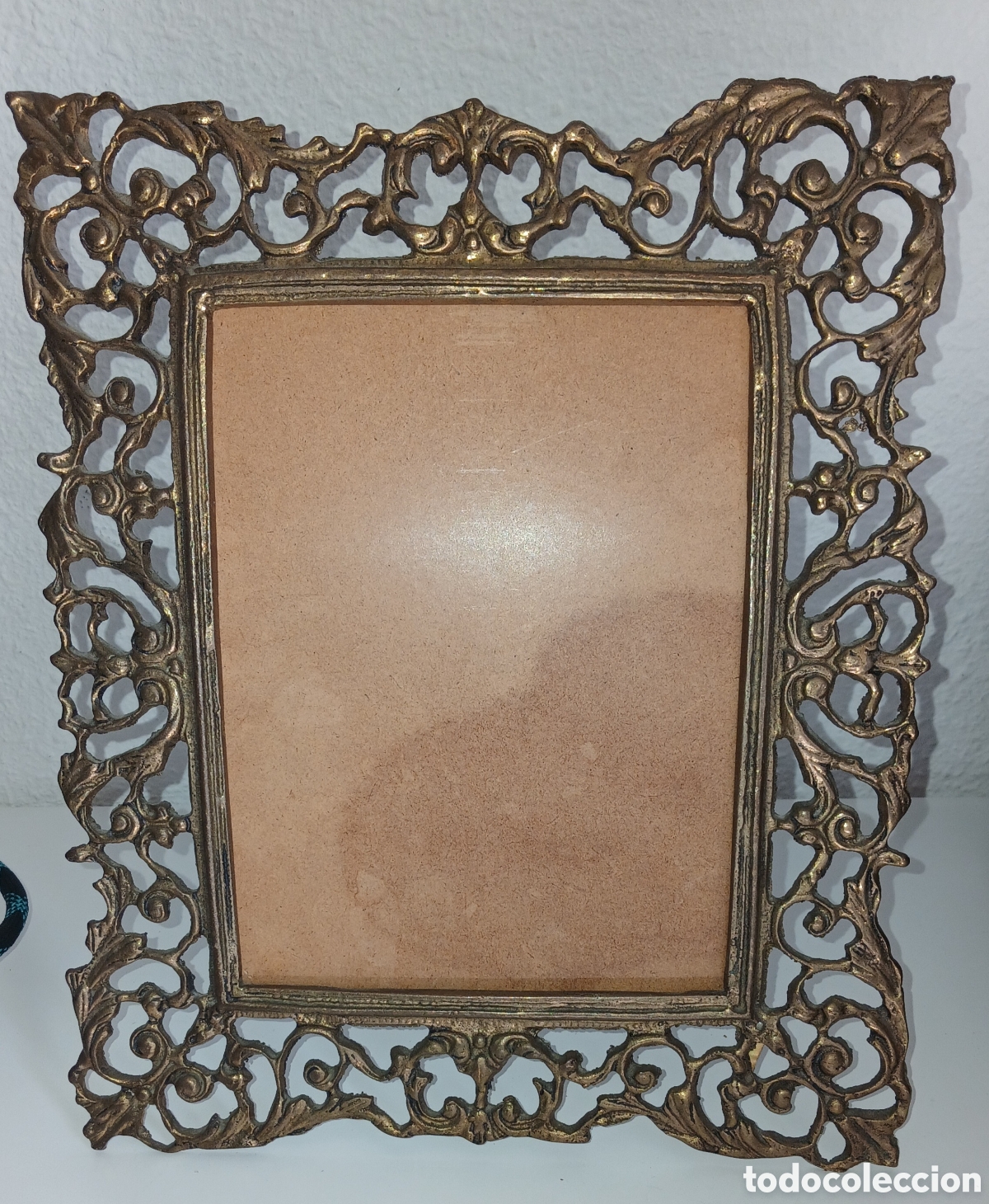 Vintage: Antiguo marco portarretratos de sobremesa en bronce calado - Estilo Victoriano / Art Nouveau