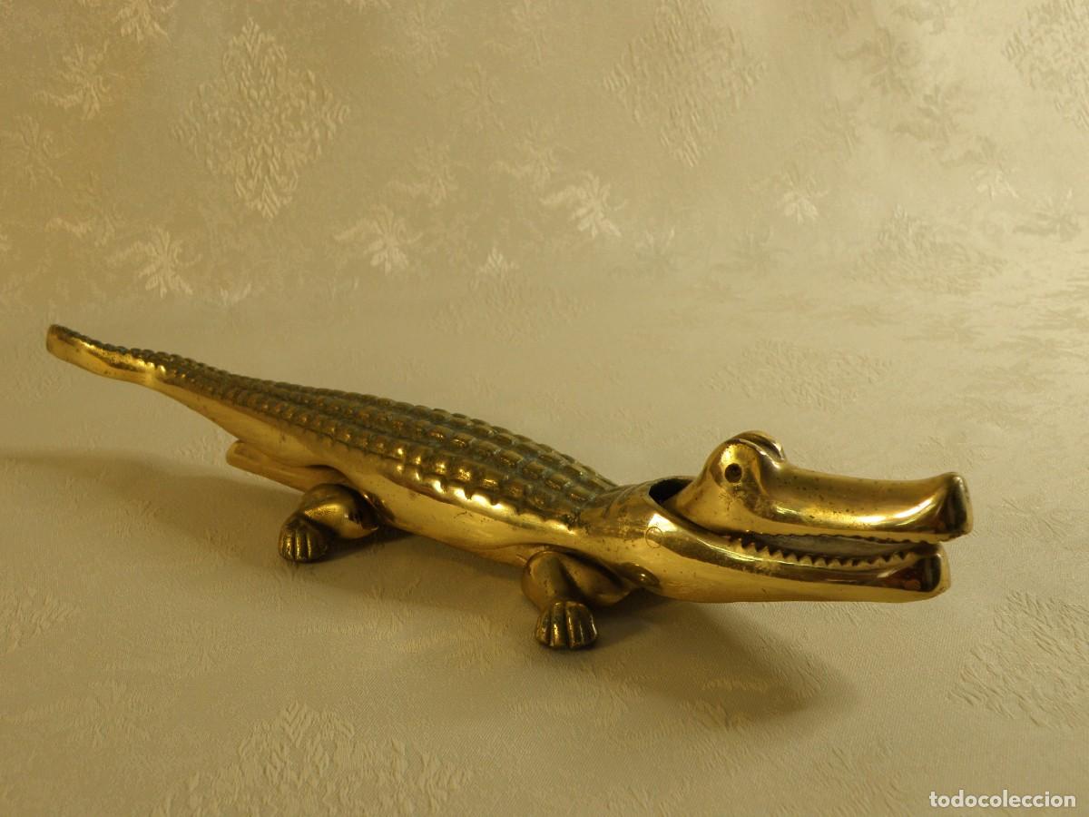 Vintage: Cascanueces cocodrilo XL. Lat&oacute;n macizo