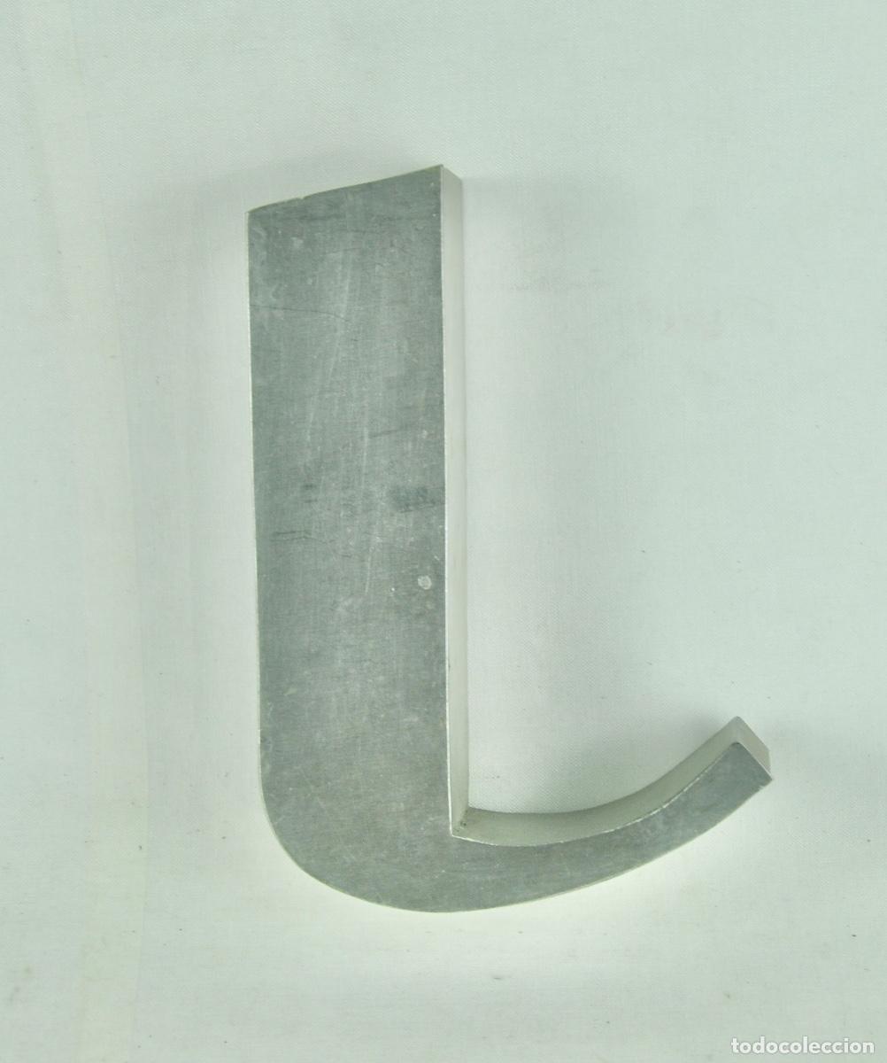 Vintage: Letra L en aluminio