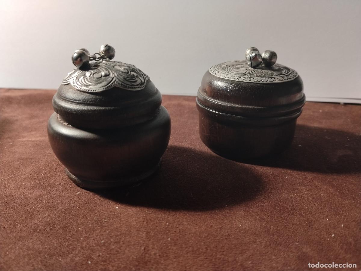 Vintage: Pareja de cajitas artesanales de madera y metal grabado &ndash; Decoraci&oacute;n oriental vintage