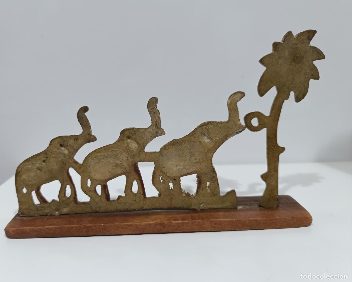 Vintage: Escultura de lat&oacute;n de elefantes vintage