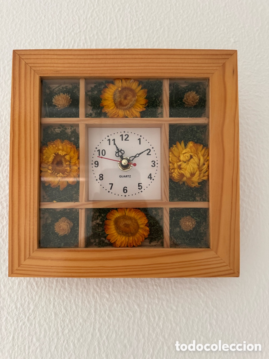 Vintage: Reloj de madera con decoraci&oacute;n de semillas