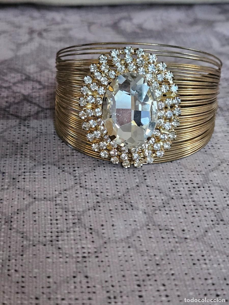 Vintage: Pulsera Brazalete Dorado Vintage Abierto Con Piedra Grande Transparente En El Centro, A&ntilde;os 80.