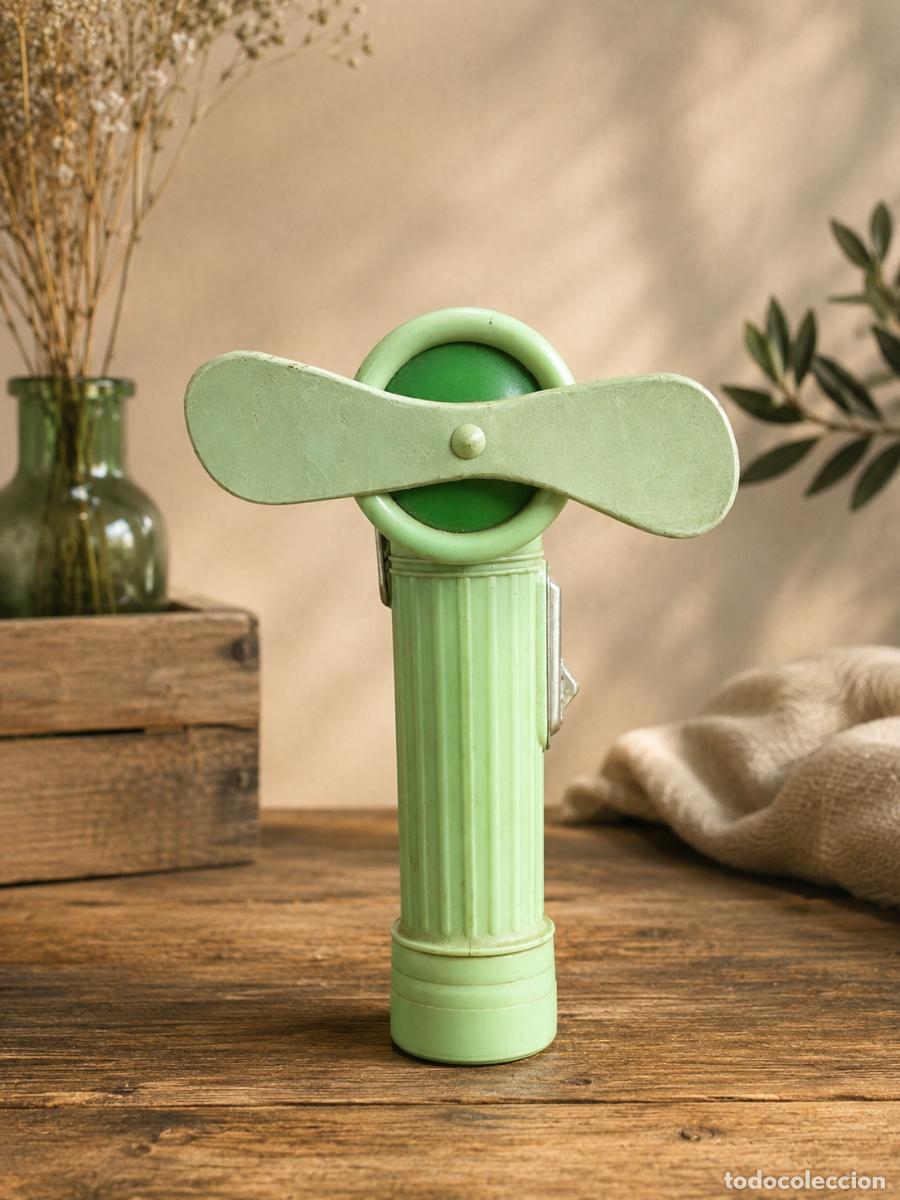 Vintage: Ventilador port&aacute;til vintage retro color verde menta