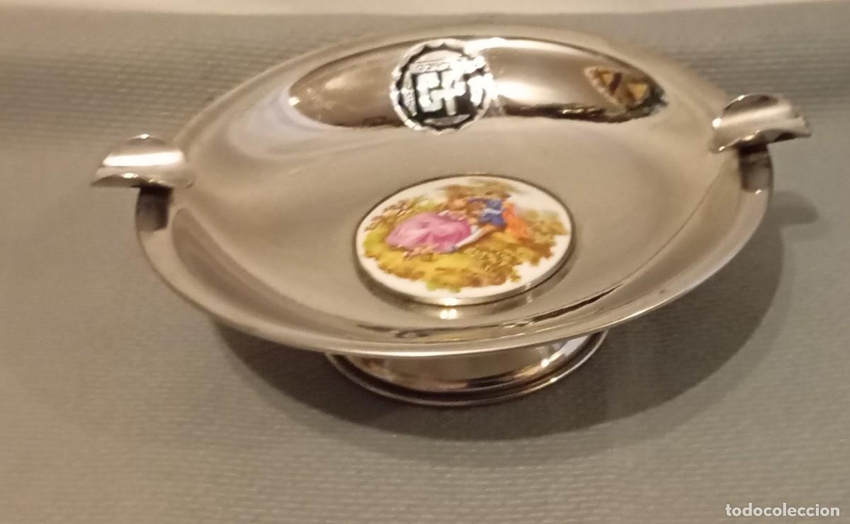 Vintage: Cenicero Acero Inoxidable con Medall&oacute;n Cer&aacute;mico