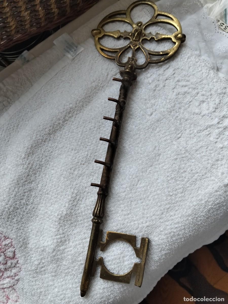 Vintage: CUELGA LLAVES VINTAGE LATON MODELO LLAVE