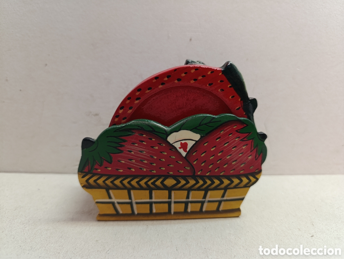 Vintage: POSAVASOS DE MADERA CON FORMA DE FRESAS.