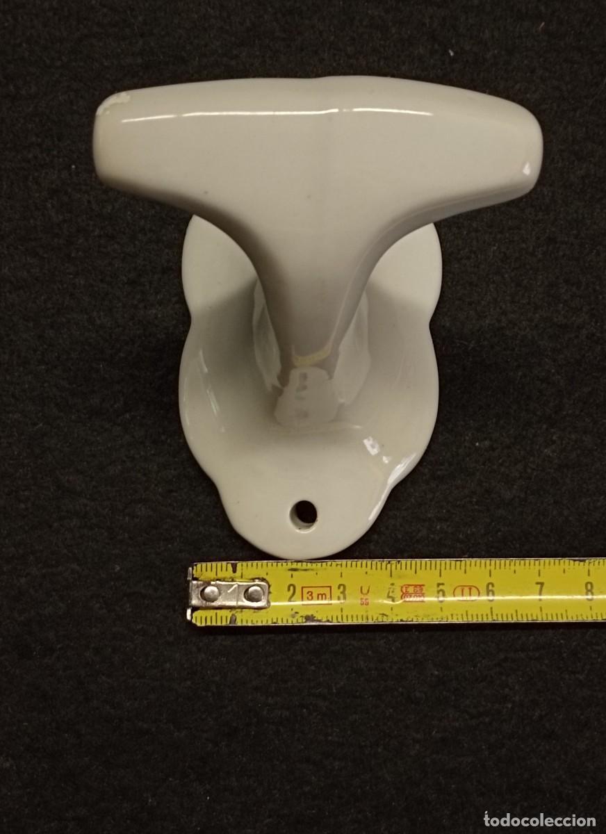 Vintage: Percha porcelana. A&ntilde;os 40.