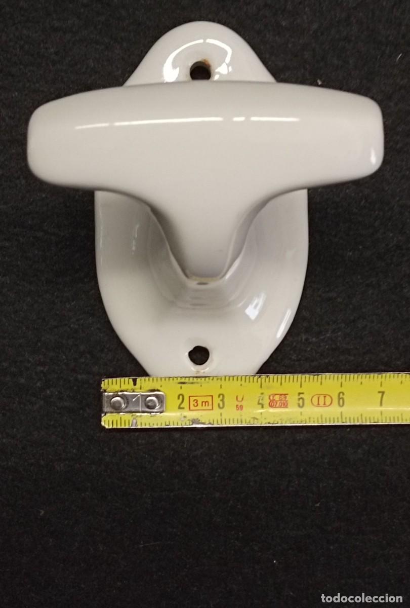 Vintage: Percha porcelana. A&ntilde;os 40.