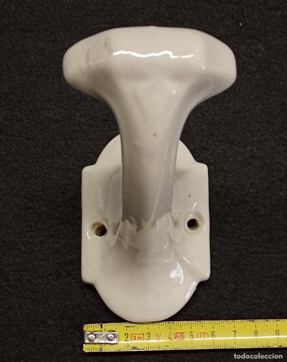 Vintage: Percha porcelana. A&ntilde;os 40.