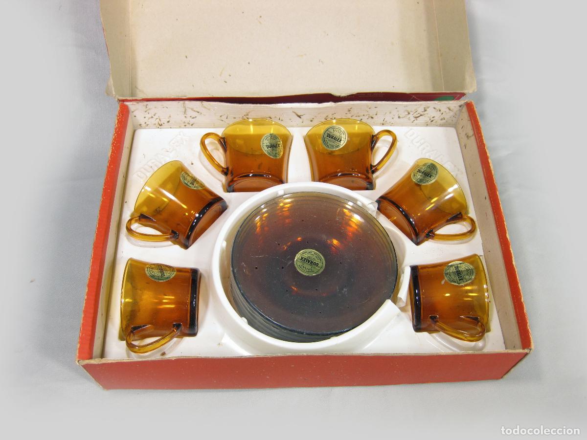Vintage: JUEGO VINTAGE DE 6 SERVICIOS DE TAZA CON PLATO PARA CAF&Eacute; DURALEX VICASA. PRECINTADO Y EN CAJA