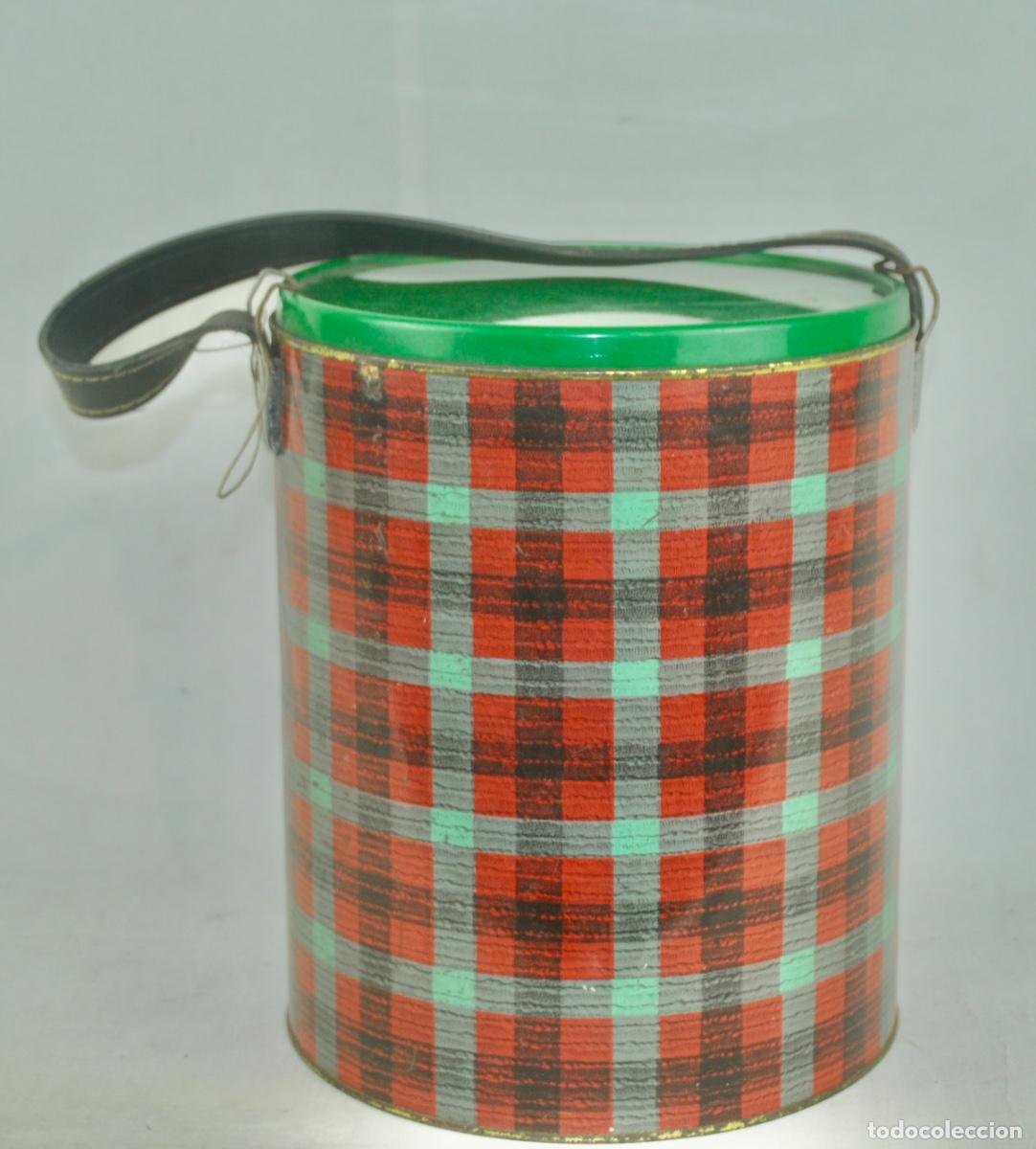 Vintage: Termo fiambrera de cuadros rojos y verdes con asa para transporte