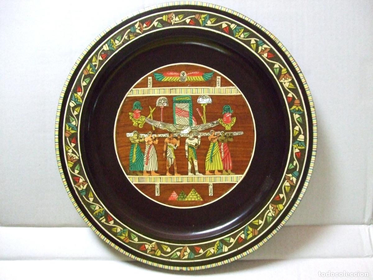 Vintage: PLATO EGIPCIO DE MADERA CON INCRUSTACIONES EN N&Aacute;CAR A&Ntilde;OS 70 SIGLO XX - EGIPTO ARTE ANTIGUO