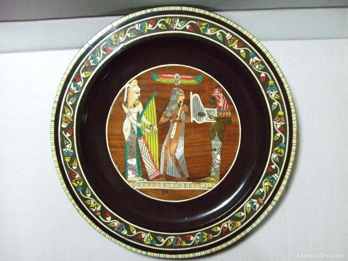 Vintage: PLATO EGIPCIO DE MADERA CON INCRUSTACIONES EN N&Aacute;CAR A&Ntilde;OS 70 SIGLO XX - EGIPTO ARTE ANTIGUO