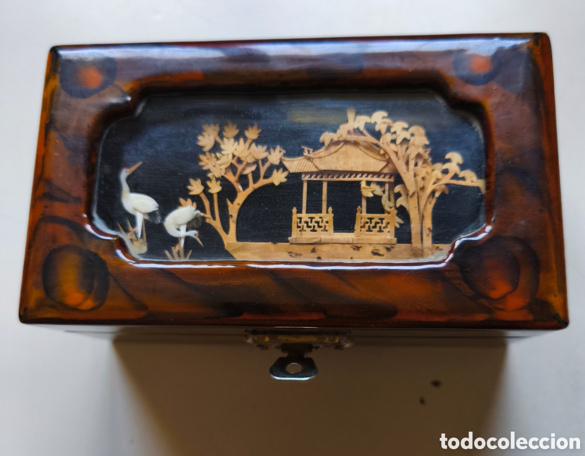 Vintage: Joyero caja lacada con paisaje de corcho en la tapa (perfecto estado)