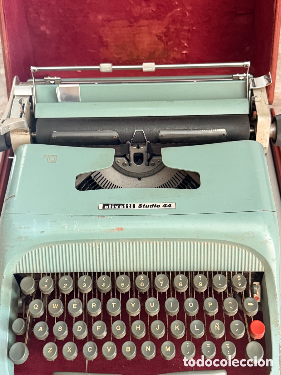 Vintage: M&aacute;quina de escribir Olivetti Studio 44 con malet&iacute;n