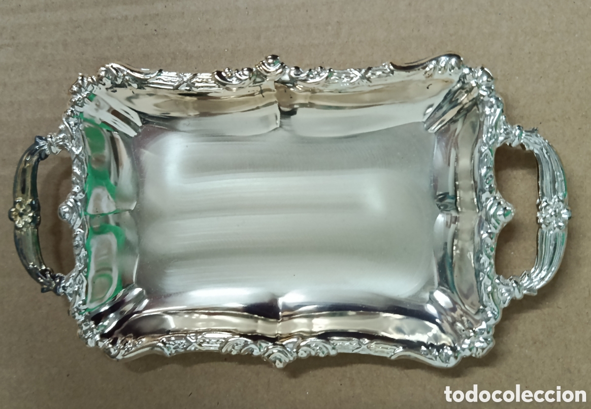 Vintage: Peque&ntilde;a bandeja met&aacute;lica plateada