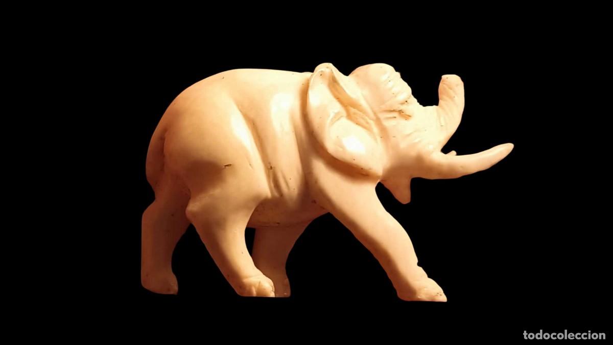 Vintage: FIGURA MINIATURA ELEFANTE - RESINA COLOR MARFIL - TROMPA ALZADA - BUENA SUERTE - 70/80