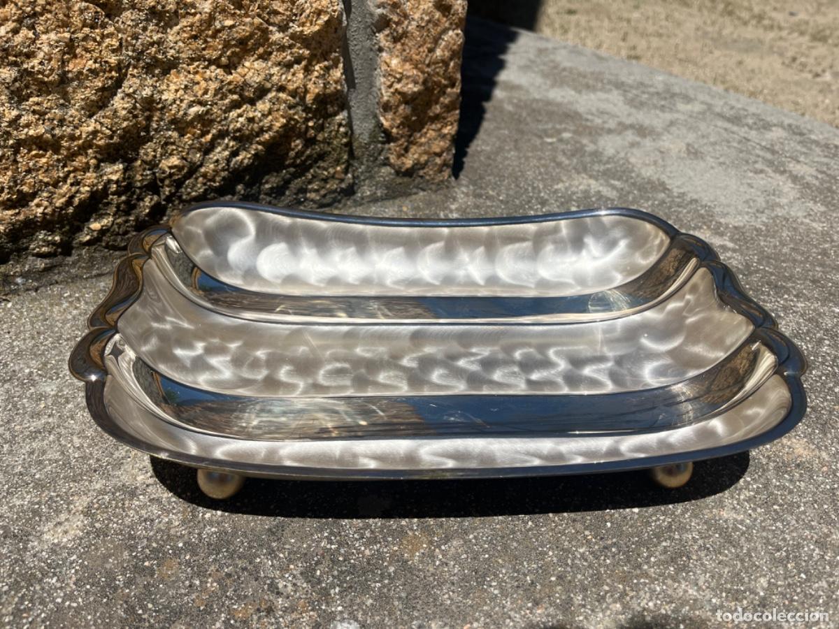 Vintage: FUENTE EN METAL PLATEADO EN BRILLO Y MATE.